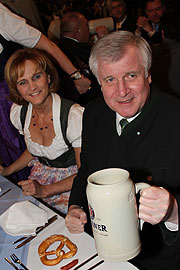 Ministerpräsident Horst Seehofer mit Frau Karin (Foto: Martin Schmitz)